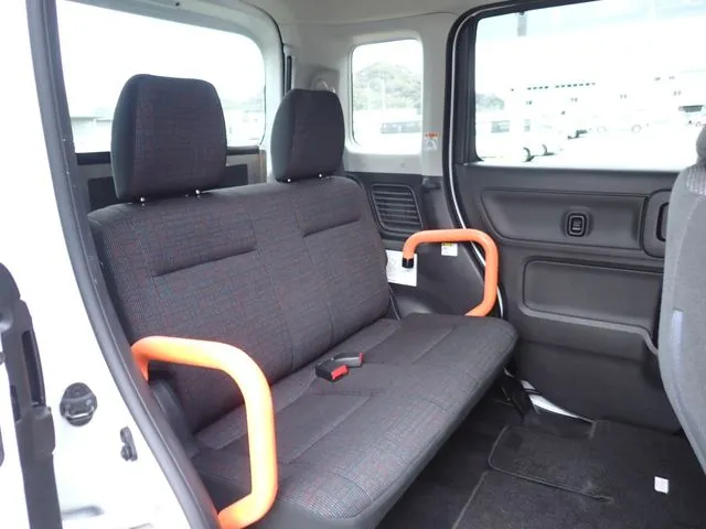 スペーシア（スズキ）の車両写真