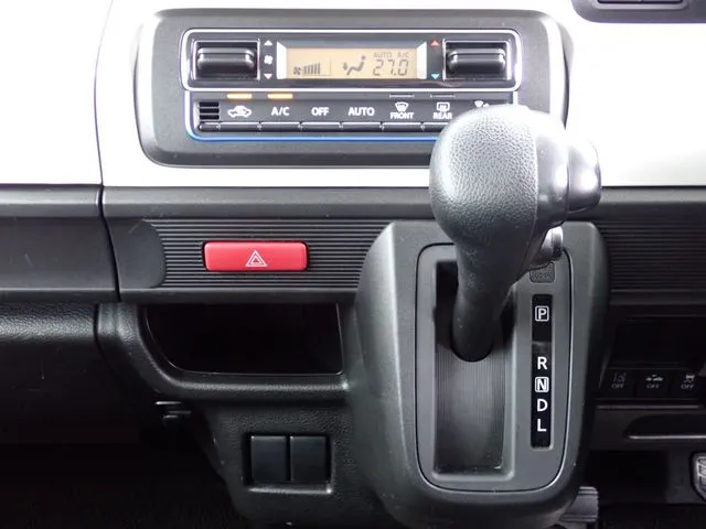 スペーシア（スズキ）の車両写真