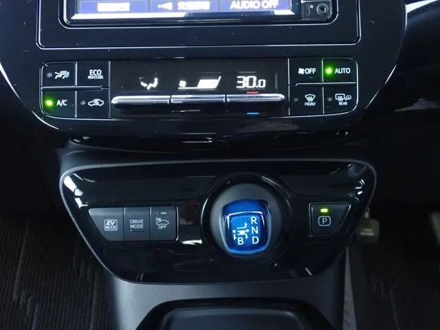 プリウス（トヨタ）の車両写真