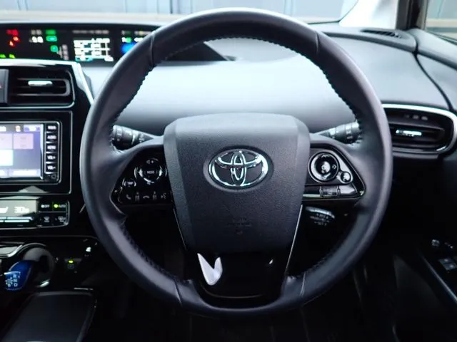 プリウス（トヨタ）の車両写真