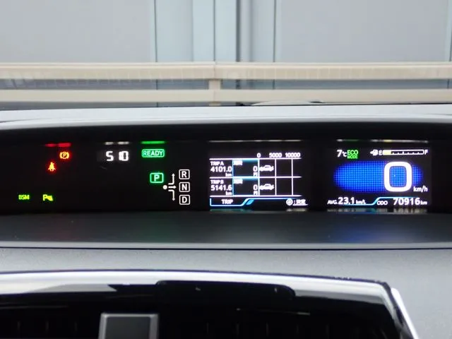 プリウス（トヨタ）の車両写真