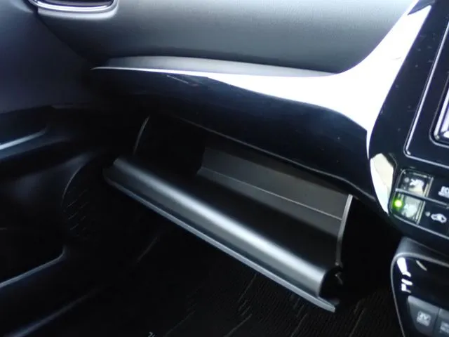 プリウス（トヨタ）の車両写真