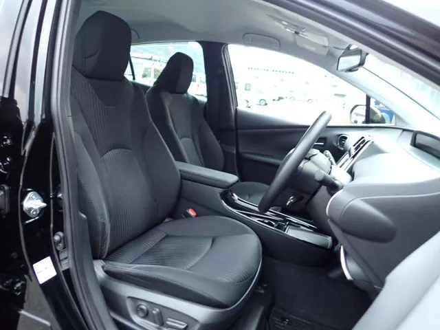 プリウス（トヨタ）の車両写真