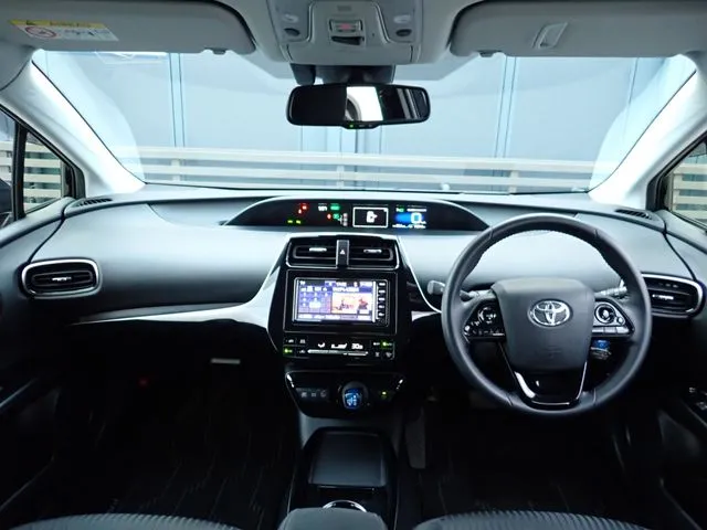 プリウス（トヨタ）の車両写真