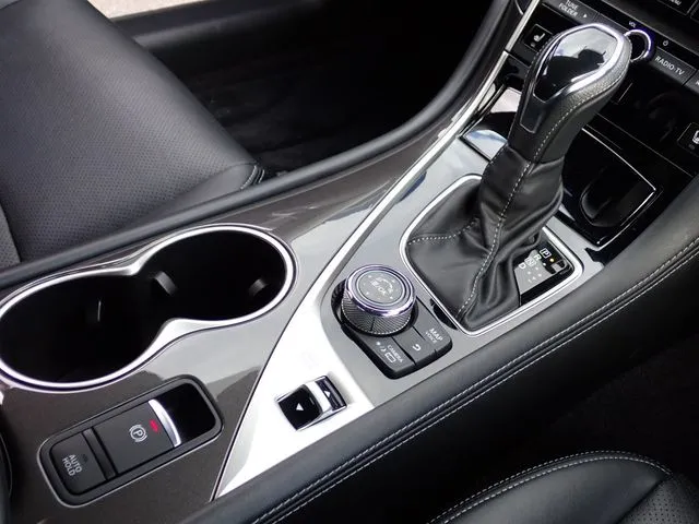 スカイライン　ハイブリッド（ニッサン）の車両写真