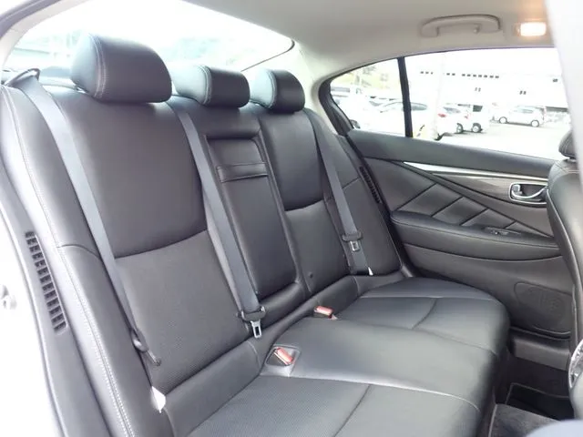 スカイライン　ハイブリッド（ニッサン）の車両写真