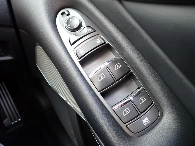 スカイライン　ハイブリッド（ニッサン）の車両写真