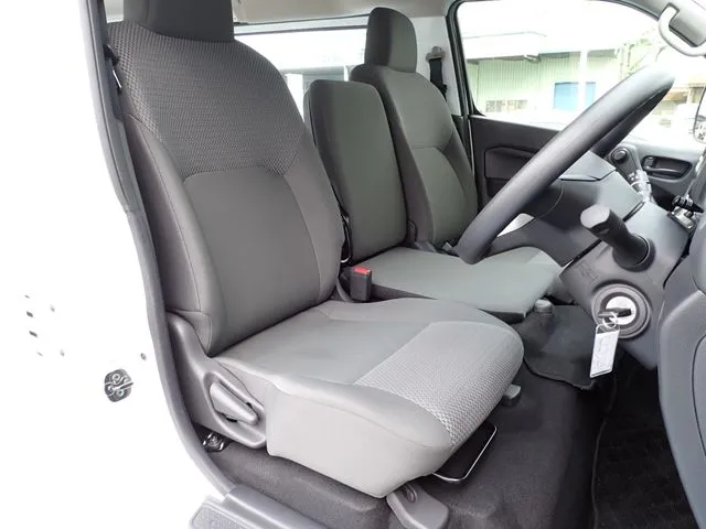 キャラバンＶ　１．２５ｔ　２ＷＤ（ニッサン）の車両写真