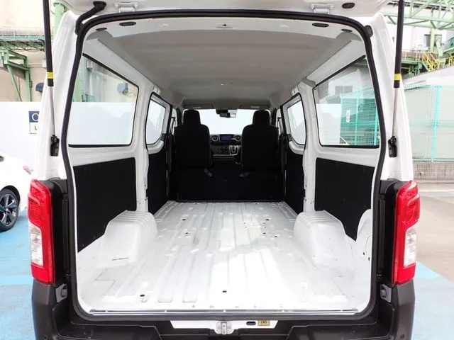 キャラバンＶ　１．２５ｔ　２ＷＤ（ニッサン）の車両写真