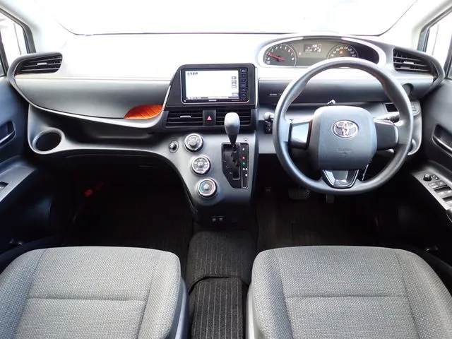 シエンタ（トヨタ）の車両写真