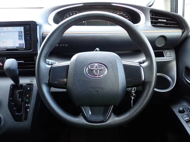 シエンタ（トヨタ）の車両写真