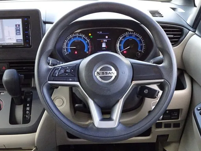 ルークス(ニッサン)の車両写真