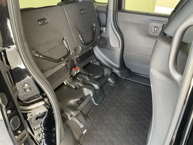 N BOX カスタム(ホンダ)の車両写真