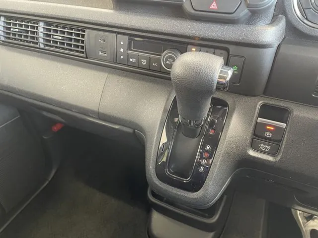 N BOX カスタム(ホンダ)の車両写真