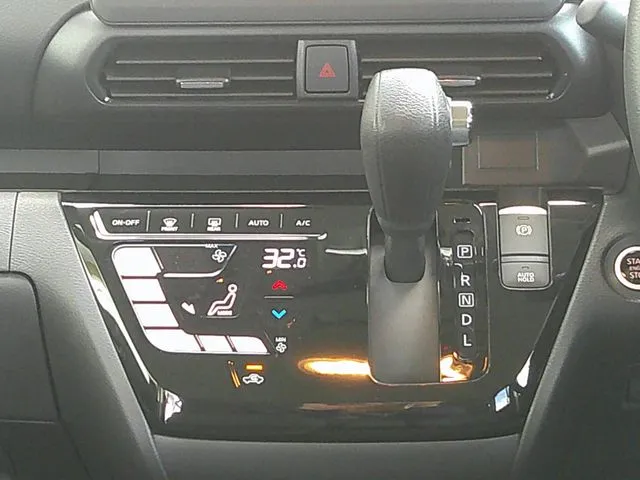 ニッサン ルークス