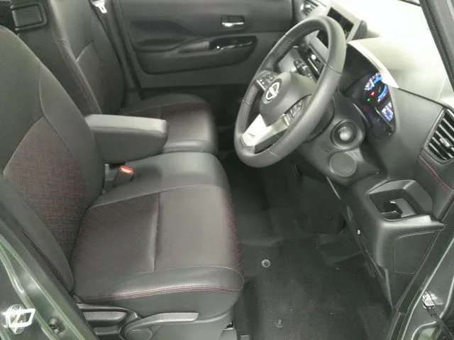 ニッサン　ルークス