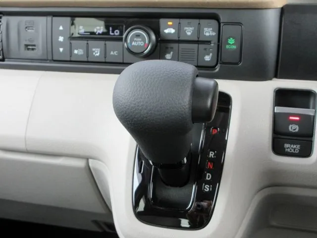 ホンダ　Ｎ　ＢＯＸ　４ＷＤ