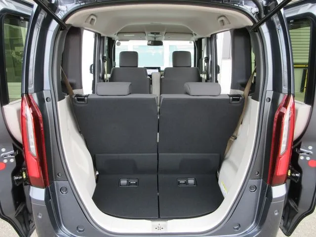 ホンダ　Ｎ　ＢＯＸ　４ＷＤ