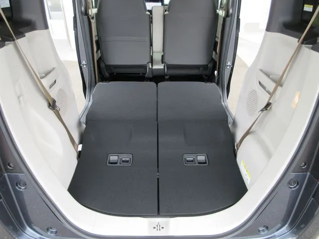 ホンダ　Ｎ　ＢＯＸ　４ＷＤ