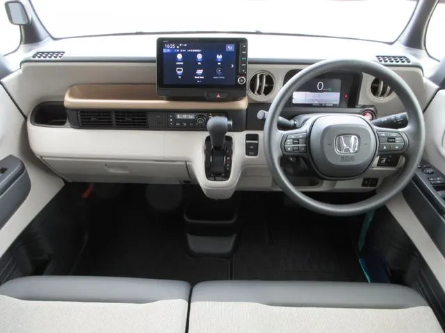 ホンダ　Ｎ　ＢＯＸ　４ＷＤ