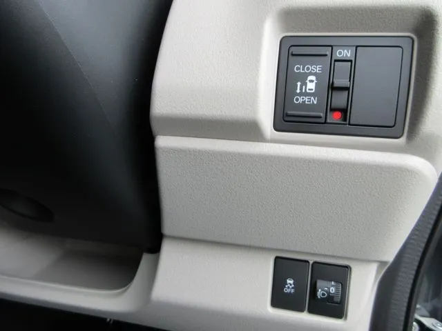 ホンダ　Ｎ　ＢＯＸ　４ＷＤ