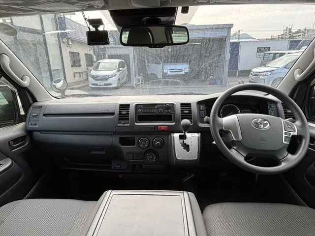 ハイエースバン　２ＷＤ（トヨタ）の車両写真