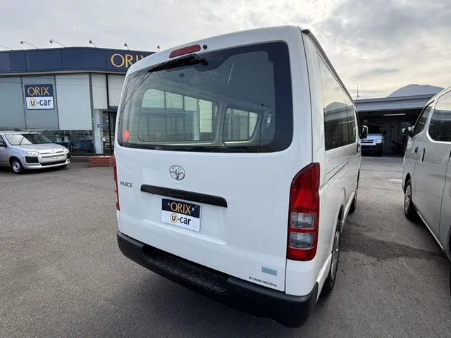 ハイエースバン　２ＷＤ（トヨタ）の車両写真