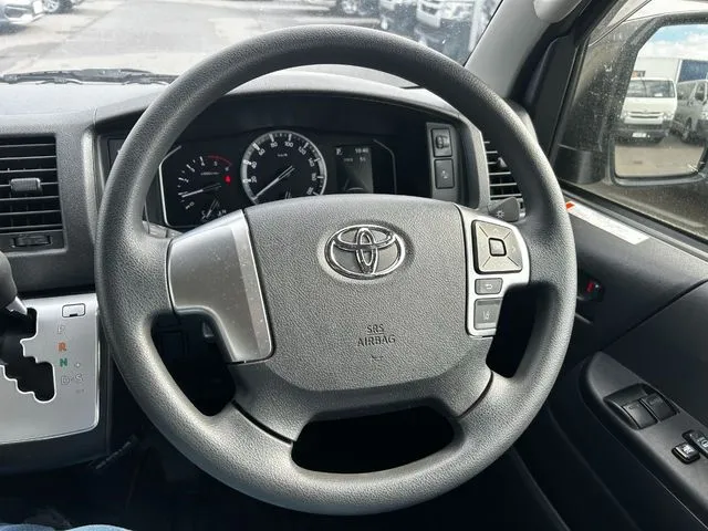 トヨタ ハイエースバン 2WD