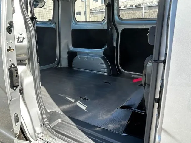 NV200バネットバン(ニッサン)の車両写真
