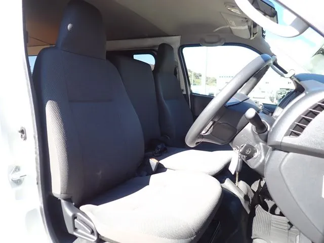 ハイエースバン 2WD(トヨタ)の車両写真