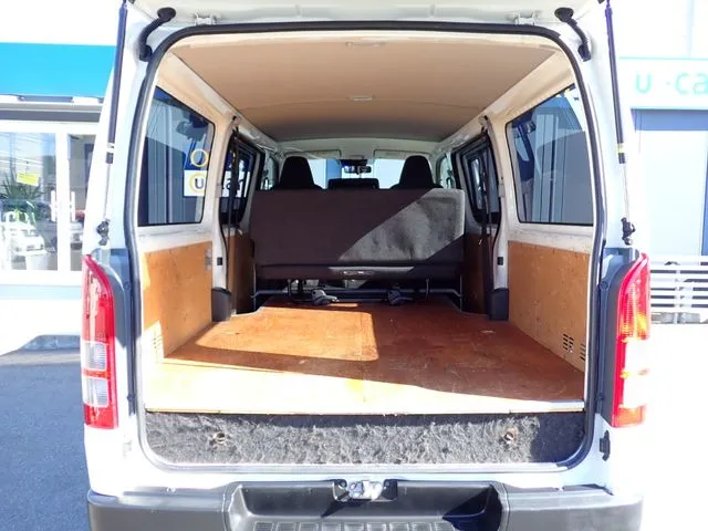 ハイエースバン 2WD(トヨタ)の車両写真