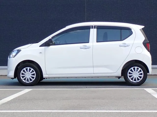 ミラ　イース（ダイハツ）の車両写真
