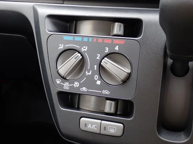 ミラ　イース（ダイハツ）の車両写真