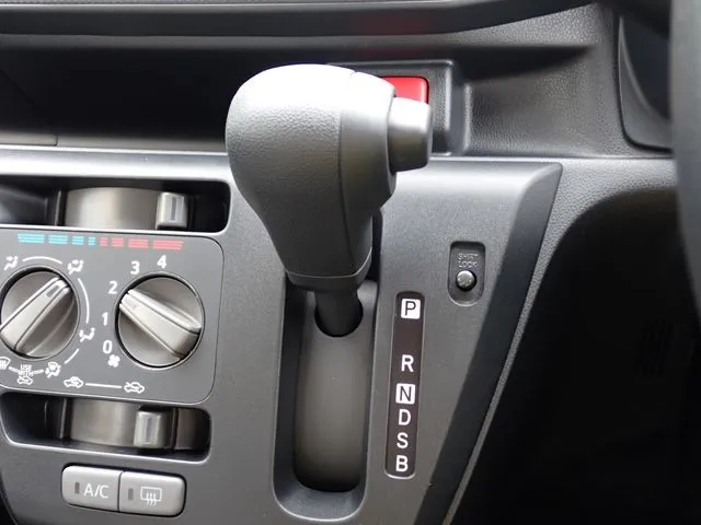 ミラ　イース（ダイハツ）の車両写真