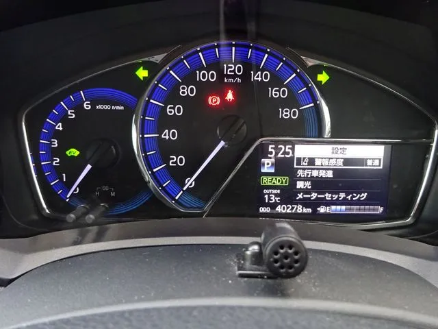 トヨタ カローラフィールダー ハイブリッド