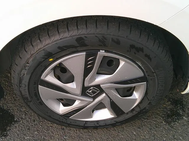 フリードプラス　ハイブリッド（ホンダ）の車両写真