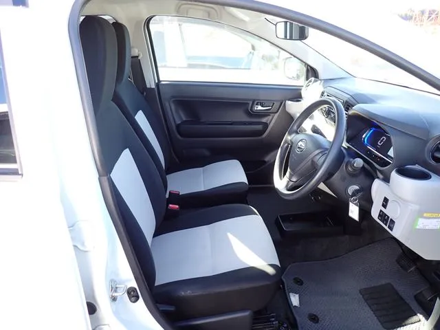 ミラ　イース（ダイハツ）の車両写真