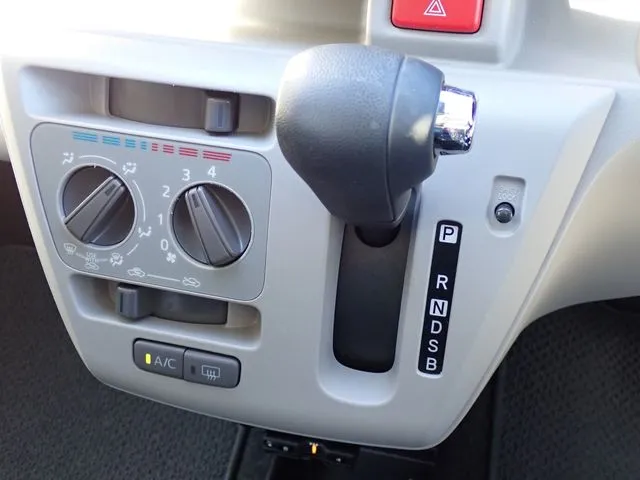 ミラ　イース（ダイハツ）の車両写真