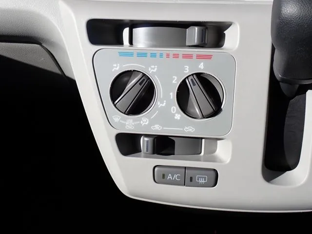 ミラ　イース（ダイハツ）の車両写真