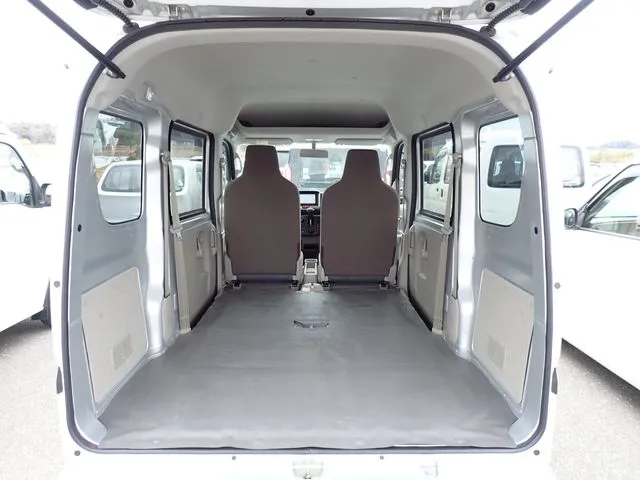 ＮＶ１００クリッパー（ニッサン）の車両写真