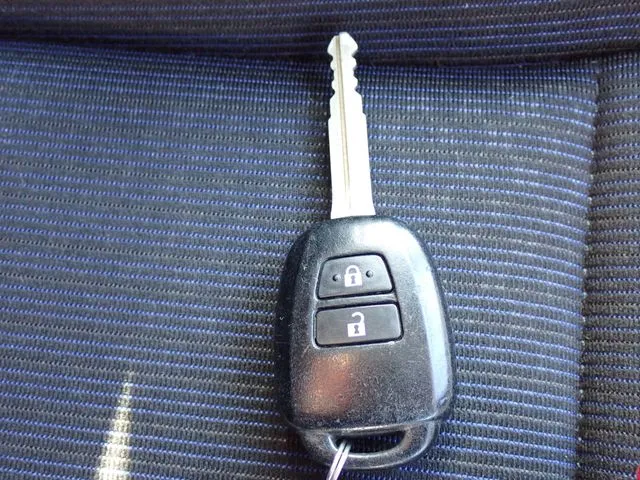 サクシードバン　２ＷＤ（トヨタ）の車両写真