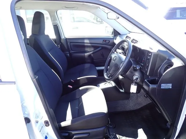 サクシードバン　２ＷＤ（トヨタ）の車両写真