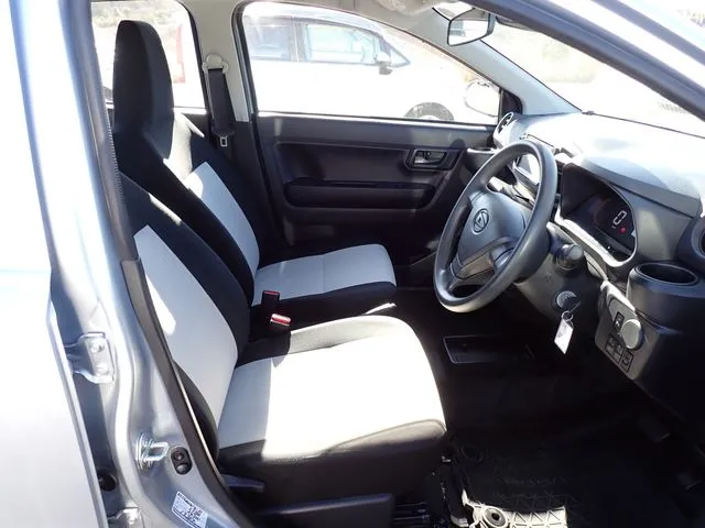 ミラ　イース（ダイハツ）の車両写真