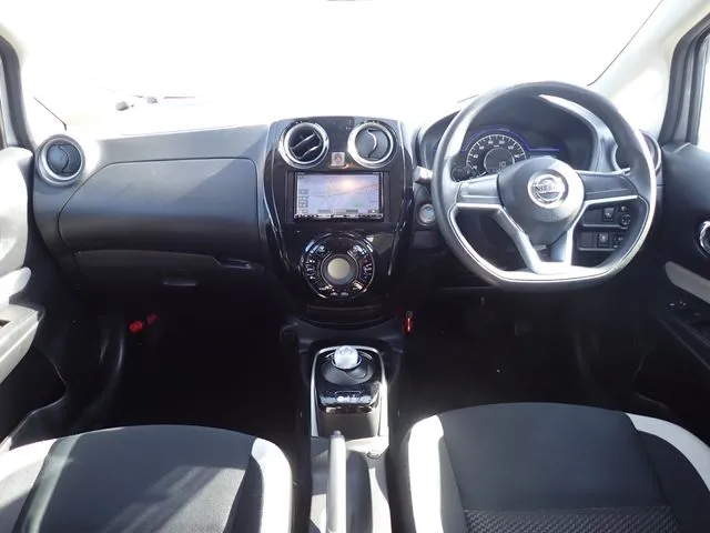 ノート(ニッサン)の車両写真