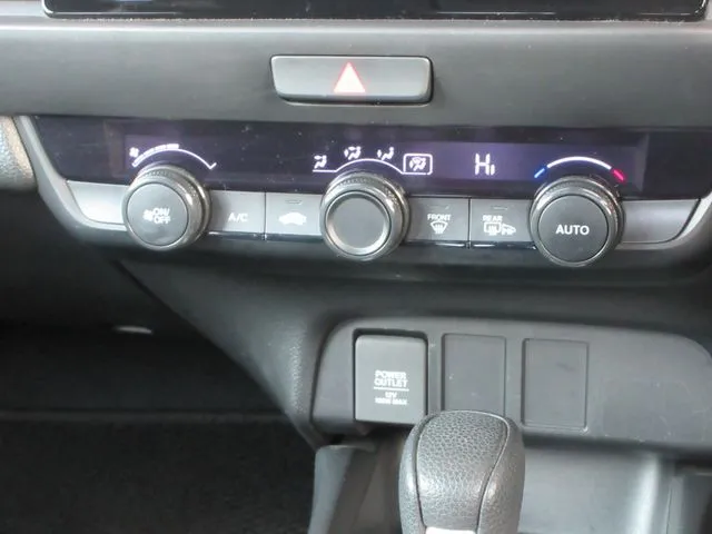 フィット　ｅ：ＨＥＶ　４ＷＤ（ホンダ）の車両写真