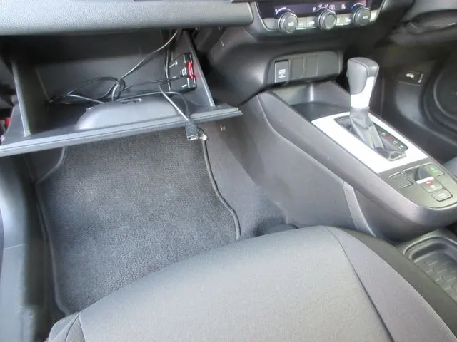 フィット　ｅ：ＨＥＶ　４ＷＤ（ホンダ）の車両写真