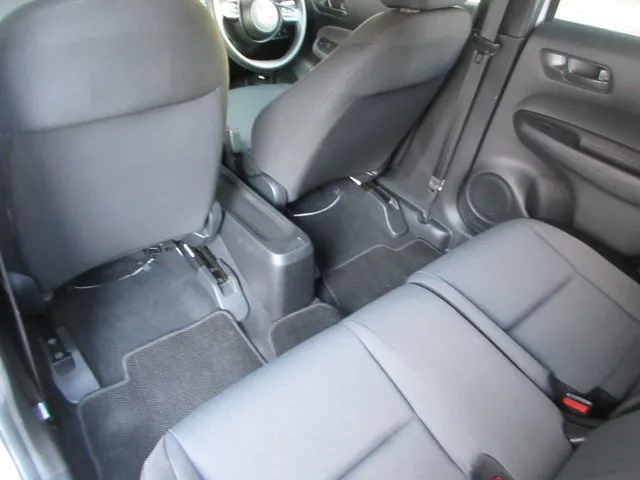 フィット　ｅ：ＨＥＶ　４ＷＤ（ホンダ）の車両写真