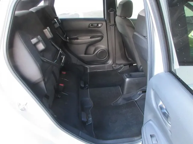 フィット　ｅ：ＨＥＶ　４ＷＤ（ホンダ）の車両写真