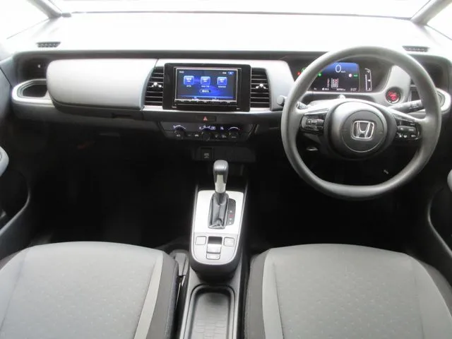フィット　ｅ：ＨＥＶ　４ＷＤ（ホンダ）の車両写真