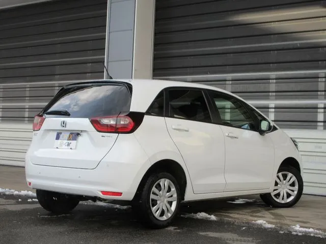 フィット　ｅ：ＨＥＶ　４ＷＤ（ホンダ）の車両写真